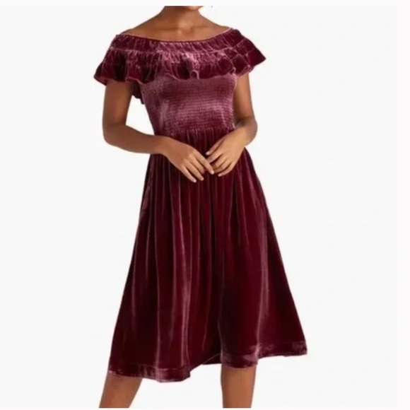 Hill House | The Akilah Nap Dress In Burgundy Velvet Small - Picture 4 of 11